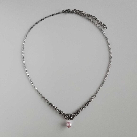 Vintage dainty pink pearl and silver necklace - Picture 4 of 8